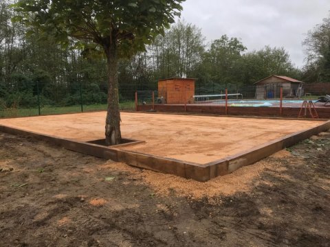 Réalisation d'un terrain de pétanque chez un particulier à Simandre