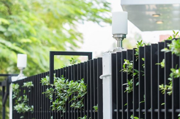 Professionnel pour la pose de clôture autour d’un jardin à Tournus