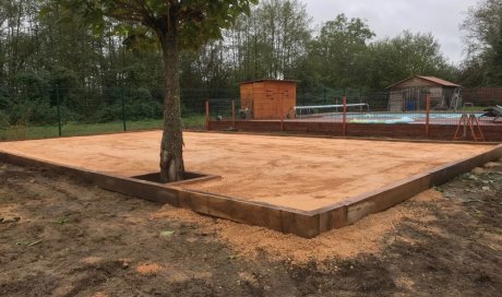 Réalisation d'un terrain de pétanque chez un particulier à Simandre