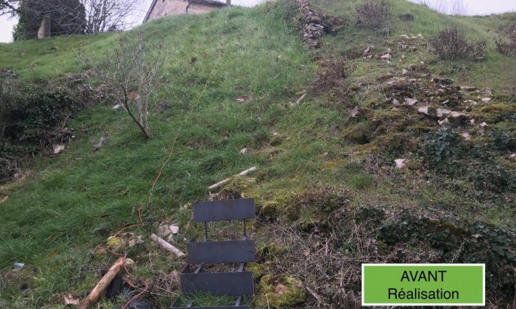 Réalisation d'un espace jardin avec cabane, bacs potager et escalier d'accès près de Tournus