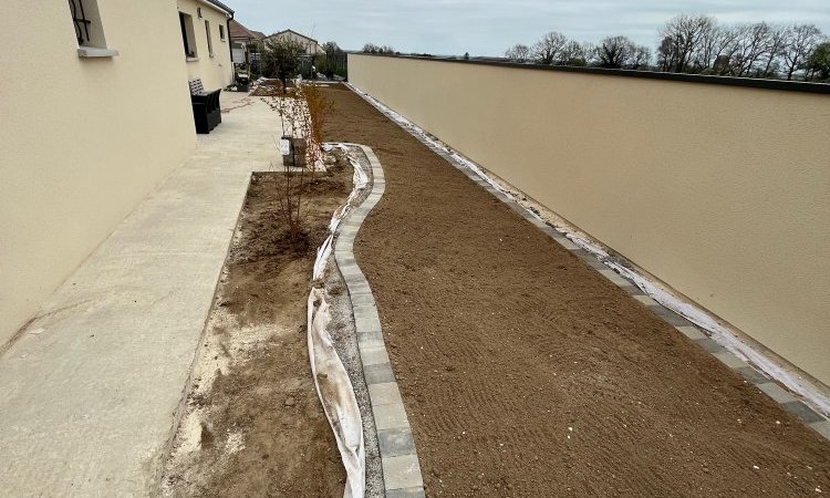 Création, réalisation et aménagement de la cour d'un particulier proche de Chalon sur saône. 